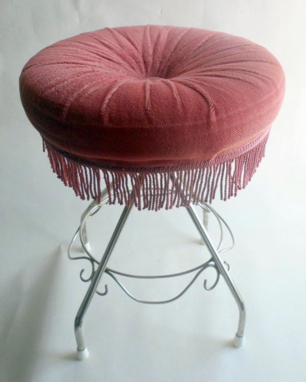 Baroque stools for an elegant room design!