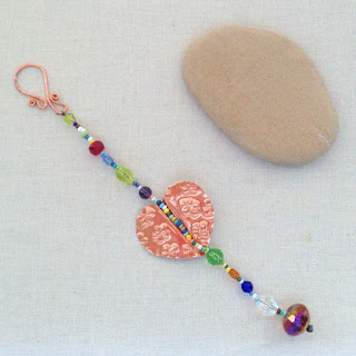 Free tutorials to make a garden wind chime and sun catchers using beads, glass gems and embossed foil hearts: Lisa Yang's Jewelry Blog