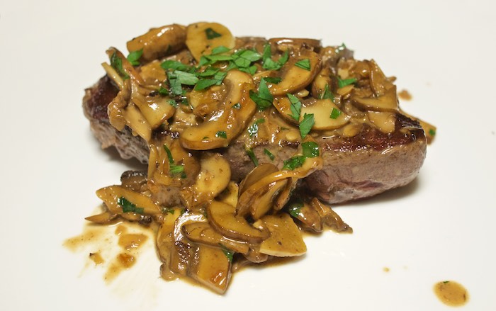 Food Hunter's Guide to Cuisine: Creamy Whisky Mushroom Steak Sauce
