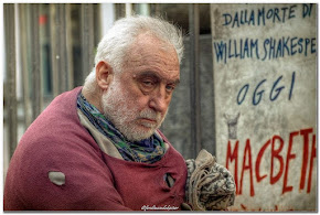 Il teatro di strada di Vittorio Cosentino nel cuore di Napoli