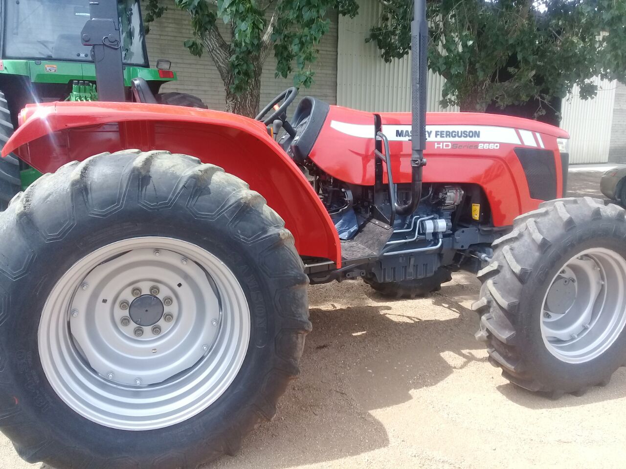 MAQUINARIA AGRICOLA INDUSTRIAL Tractor Massey Ferguson 2660 4x4 Turbo
