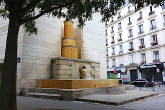 Paris : Fontaine du Conservatoire municipal Jacques Ibert, l'une des dernières réalisations de l'architecte Fernand Pouillon - XIXème