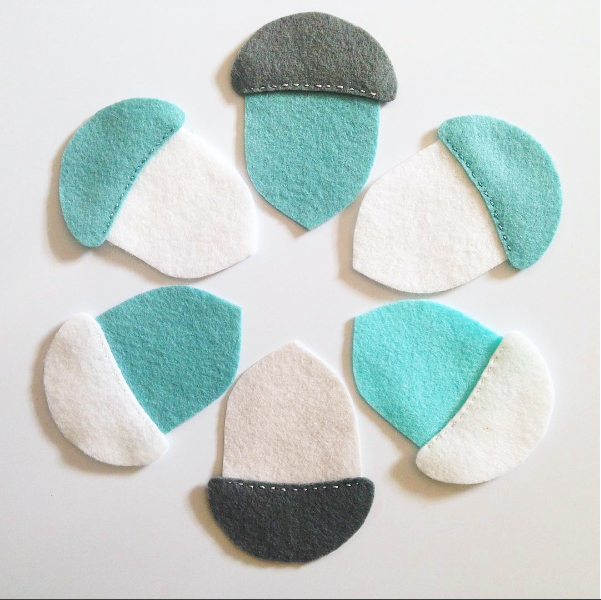 KBB Crafts & Stitches: Blue Acorn and Oak Leaf Garland