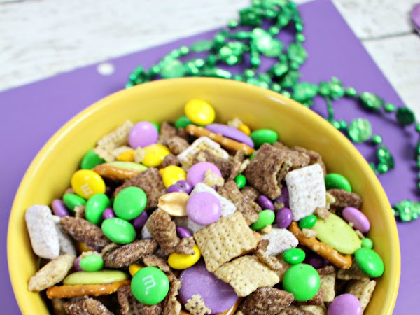 Mardi Gras Snack Mix 