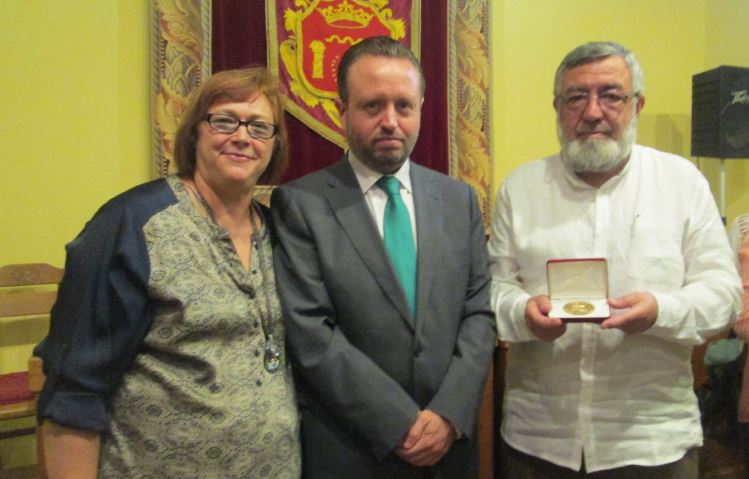 Medalla de S. Idelfonso de Sevilla al C. Literario," Giner de los Rios"