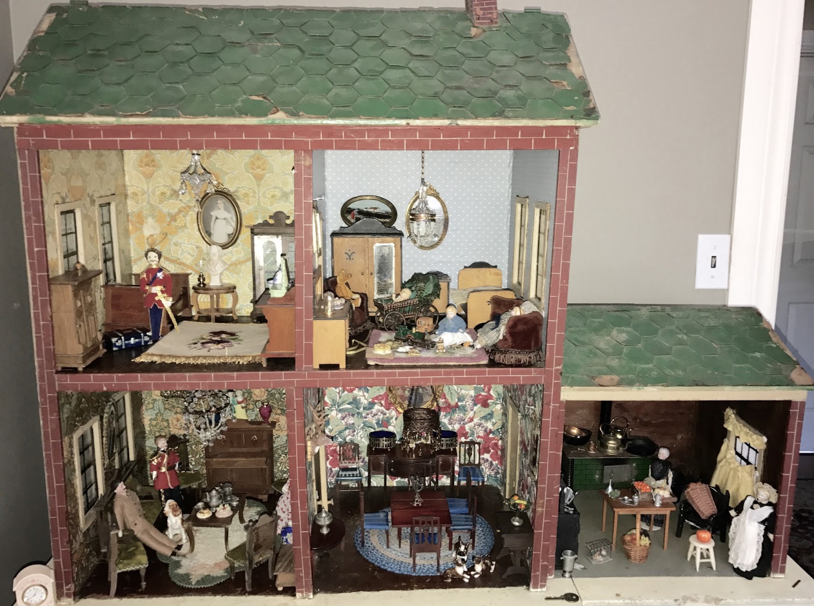 Susan's Mini Homes 1895 Antique Doll House