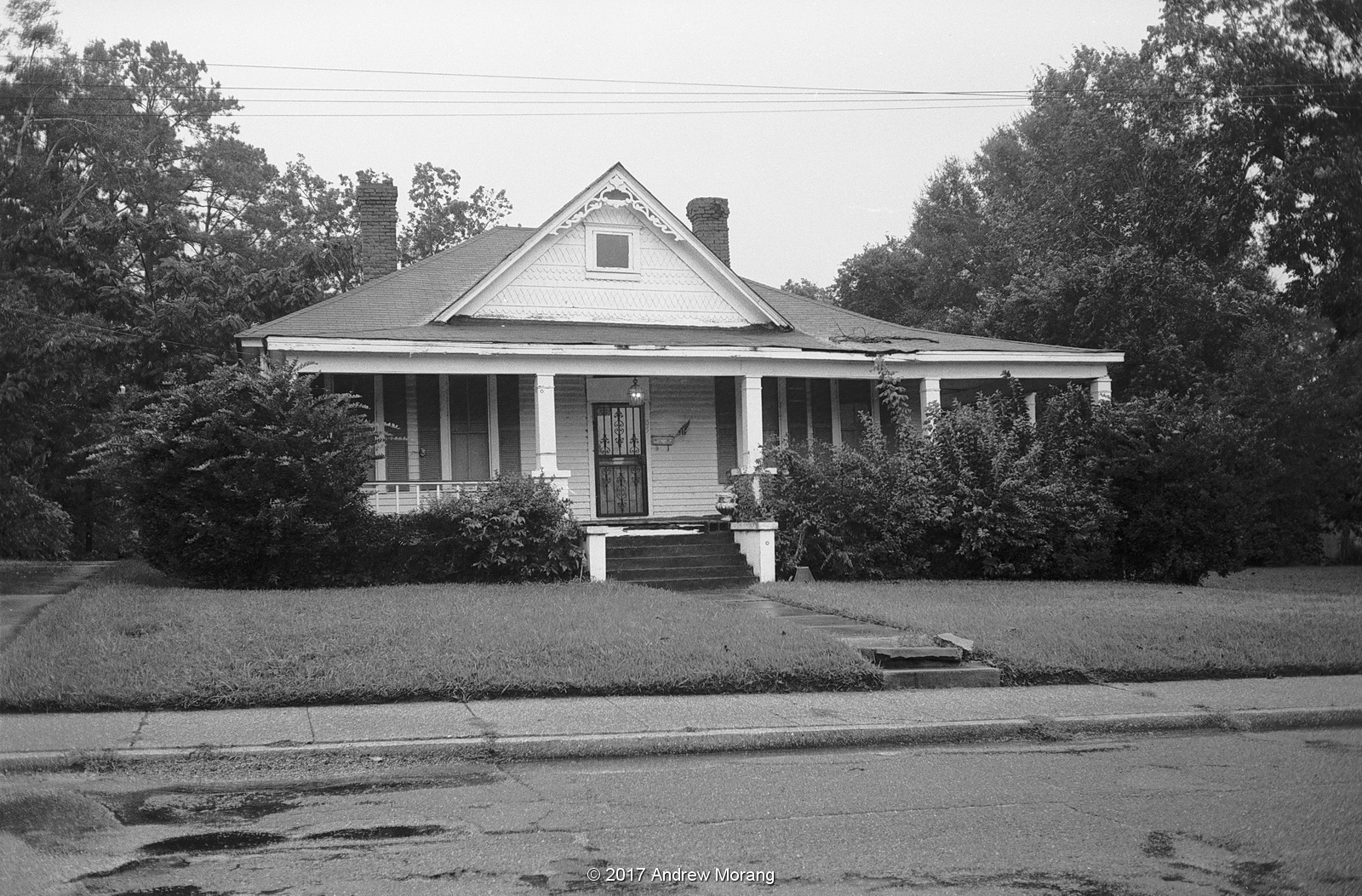 Urban Decay Small Towns in Mississippi Return to Edwards (B&W film)
