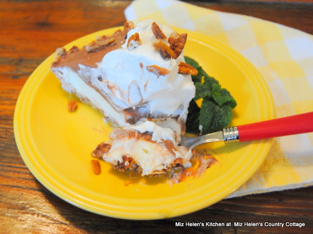 Texas Mud Pie at Miz Helen's Country Cottage