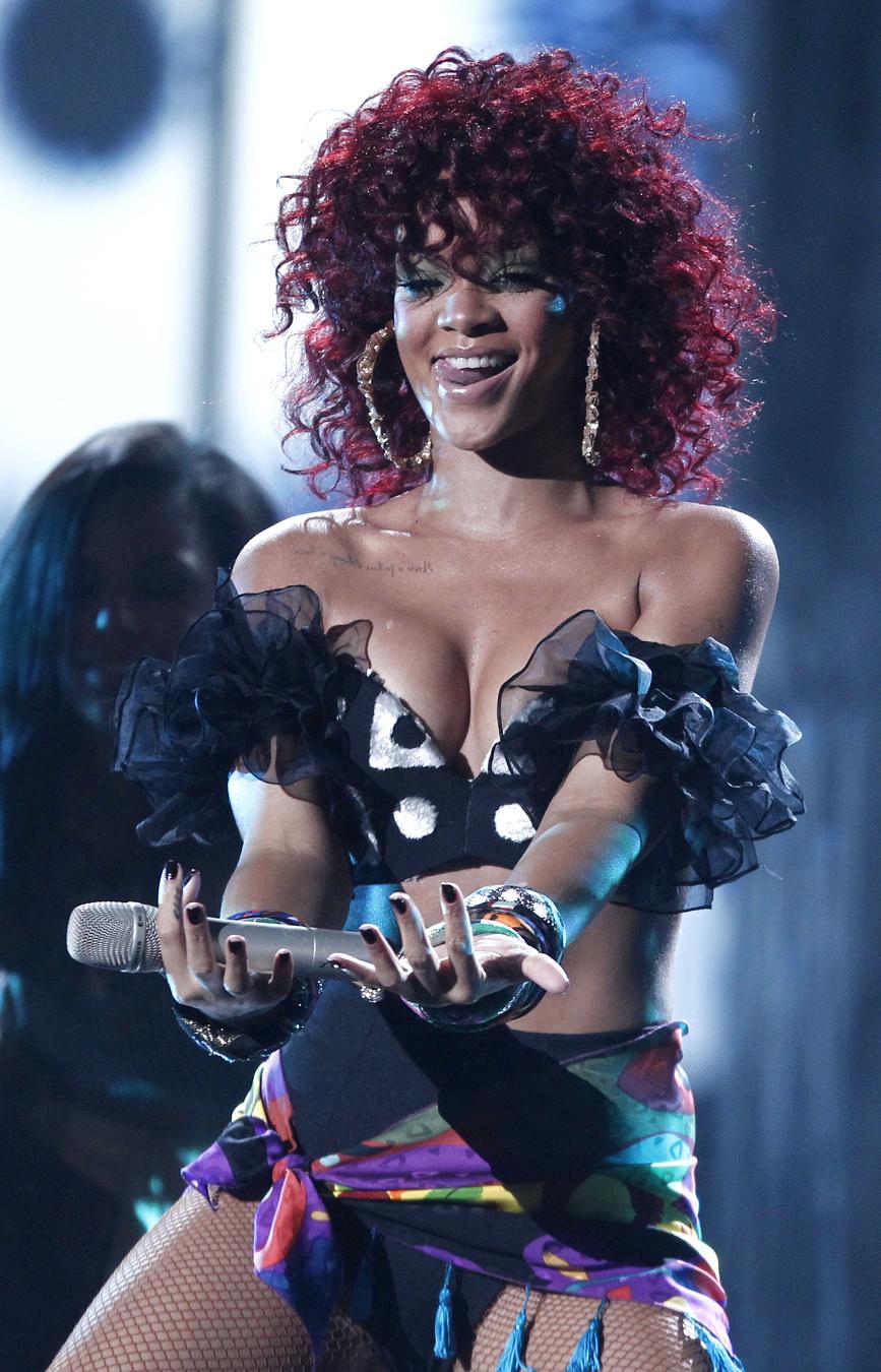 Mariahcareyboobs Rihanna At The American Music Awards