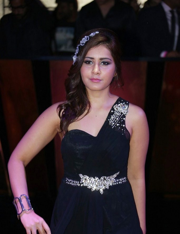 Model Rashi Khanna At Fashion Show In Black Dress 