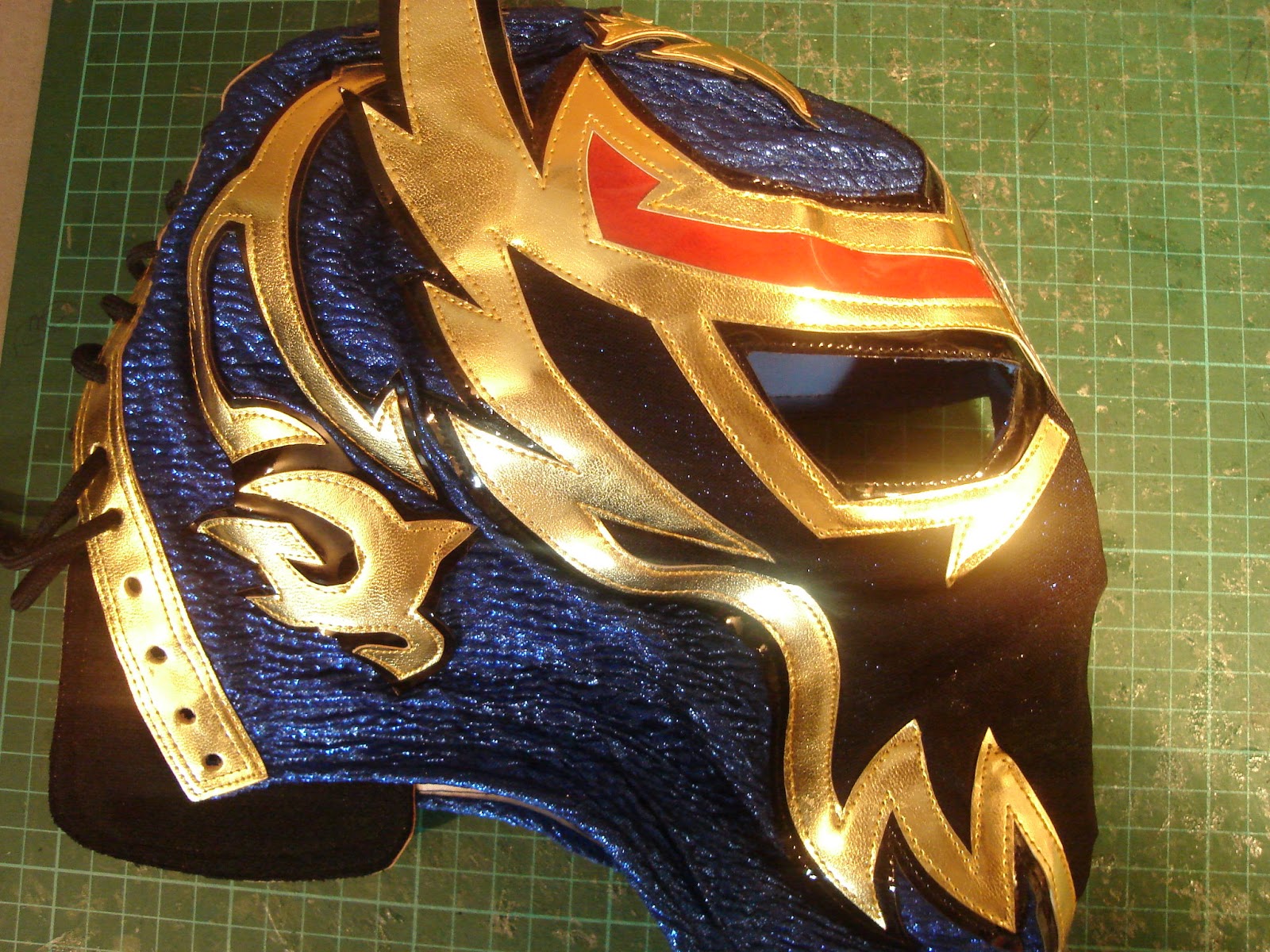 Masque De Lutte CMLL Tecnico Mascara Dorada - Métallisé Noir Et Or, Demi-masque Lucha Libre, Neuf Avec étiquette