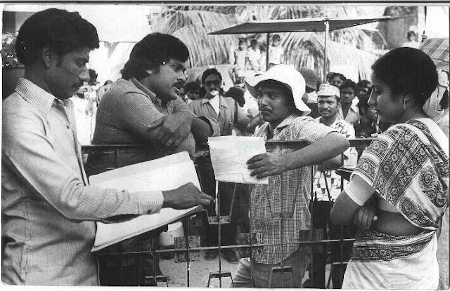 Krishna+Vamsi+Rare+Pic+With+Megastar.jpg