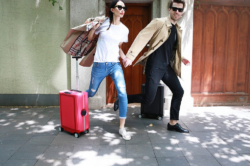 價值$499 美元的COWAROBOT行李箱：它會自動跟著你走