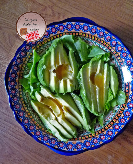 Kuchnia Bezglutenowa Margaret Ziołowa sałatka z awokado i jajkiem