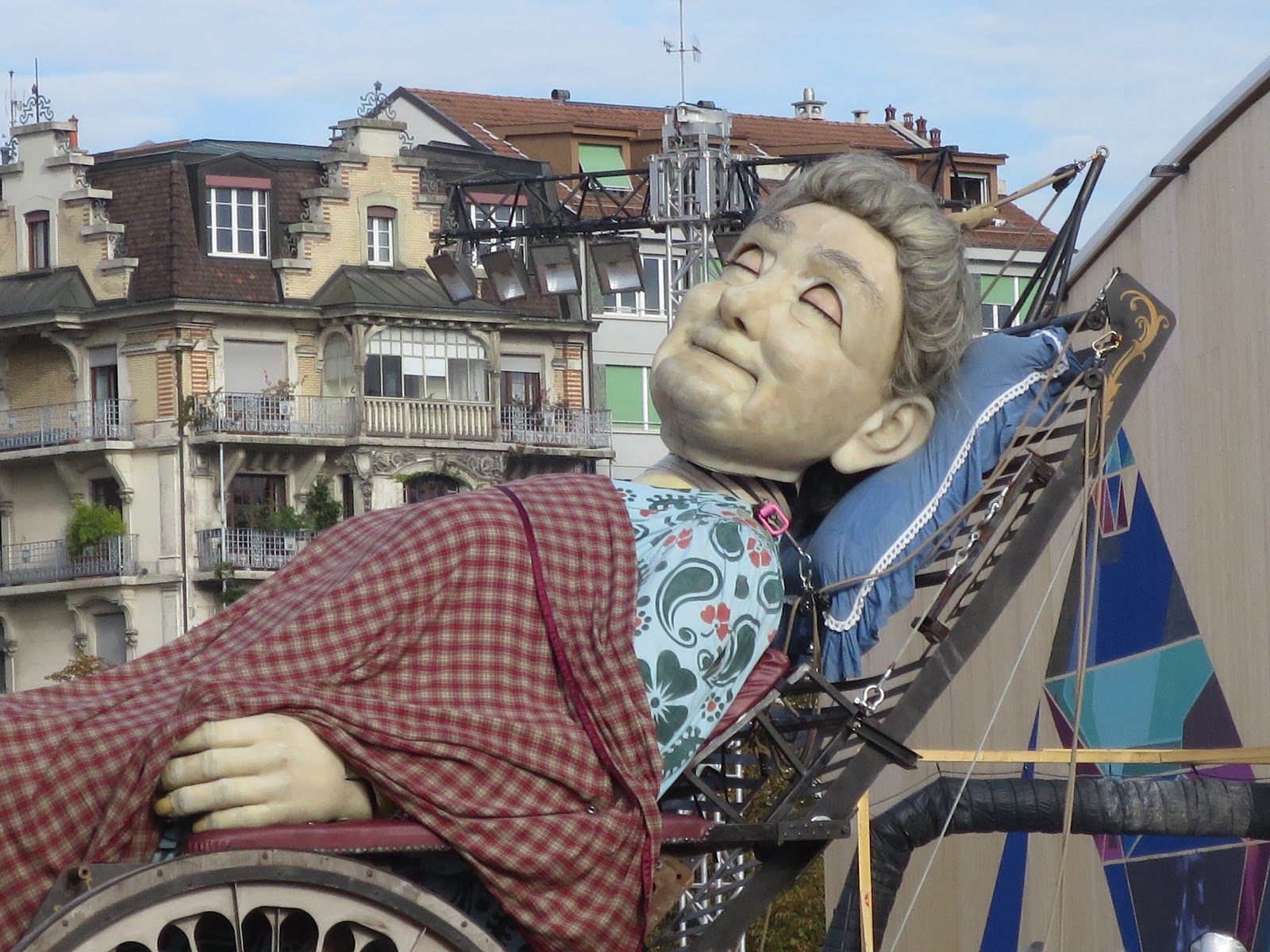 Béatrice De Les géantes de Nantes, en visite à Genéve.