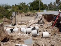Emergencia : A punto de colapsar puente canal Mena 