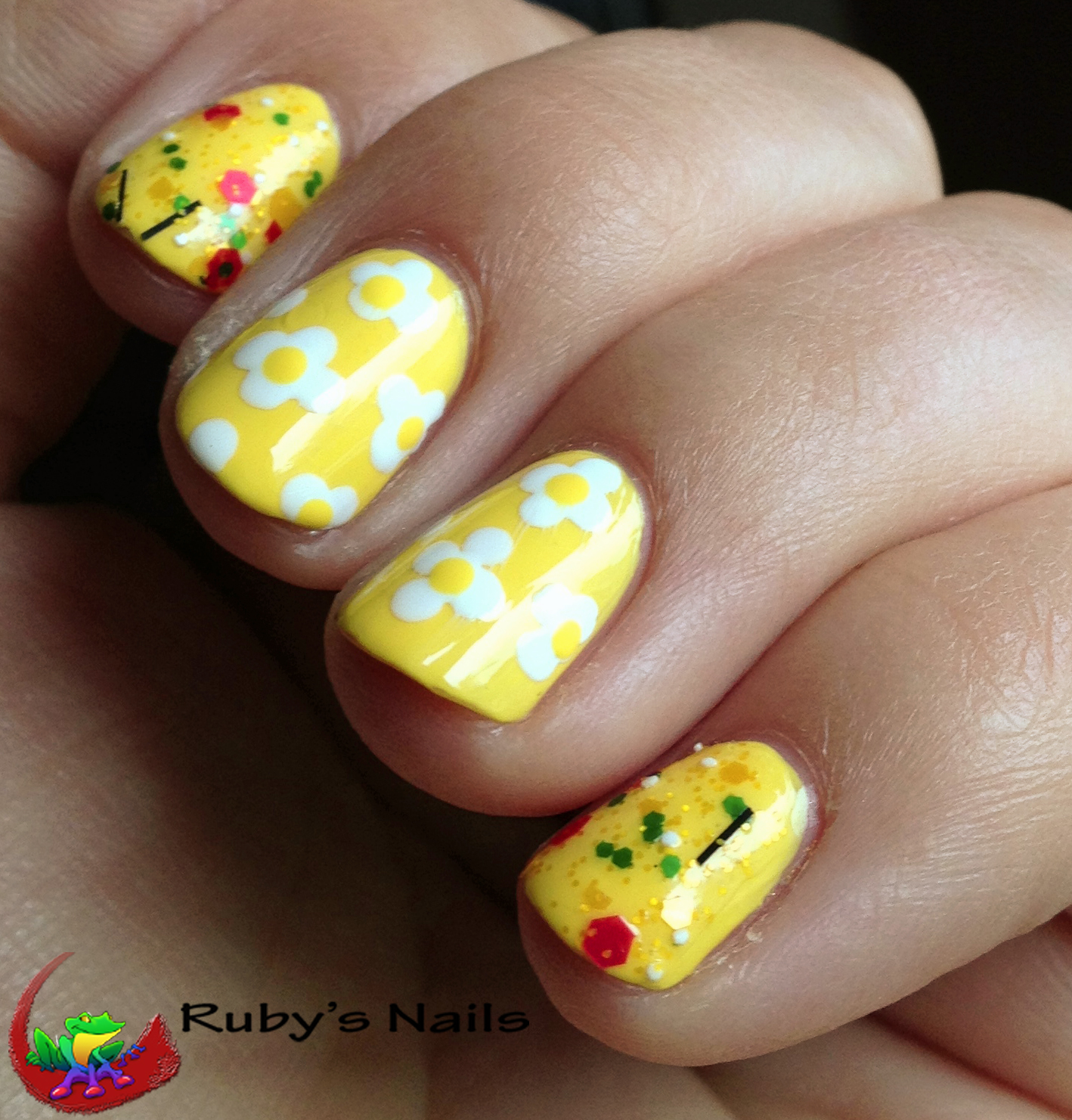 Ruby's Nails: Spring Daisies