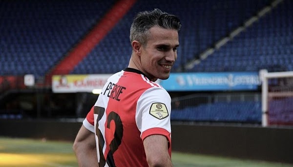 Oficial: El Feyenoord renueva un año a Van Persie