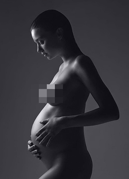 Demi Moore Pregnant Pose 101