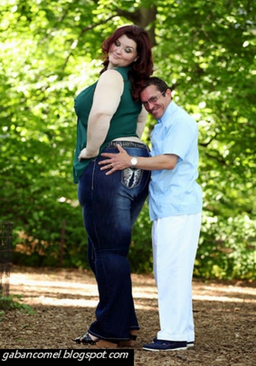 Model Gemuk Seberat 127 Kg Ini Sering Lakukan Pose Seksi. - Gaban Comel