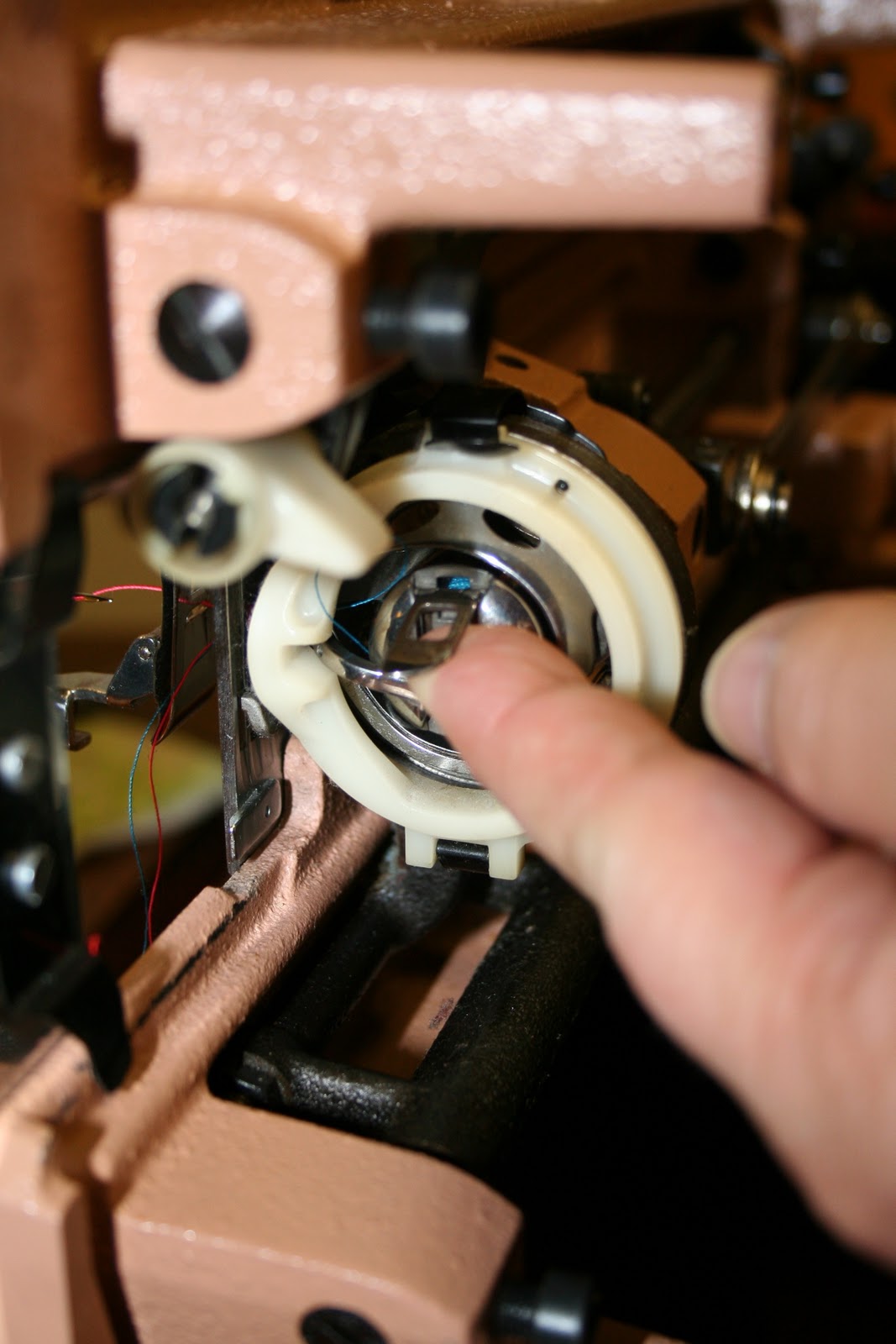 Tammy's Craft Emporium Necchi Lelia 513 how to thread the bobbin