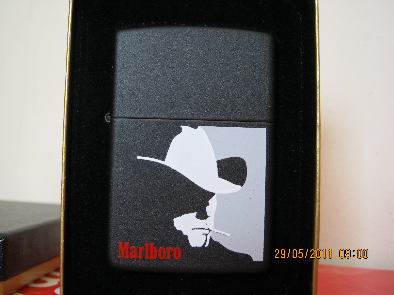 Toko Zippo flazjax8 SOLD Zippo Marlboro Man's Face