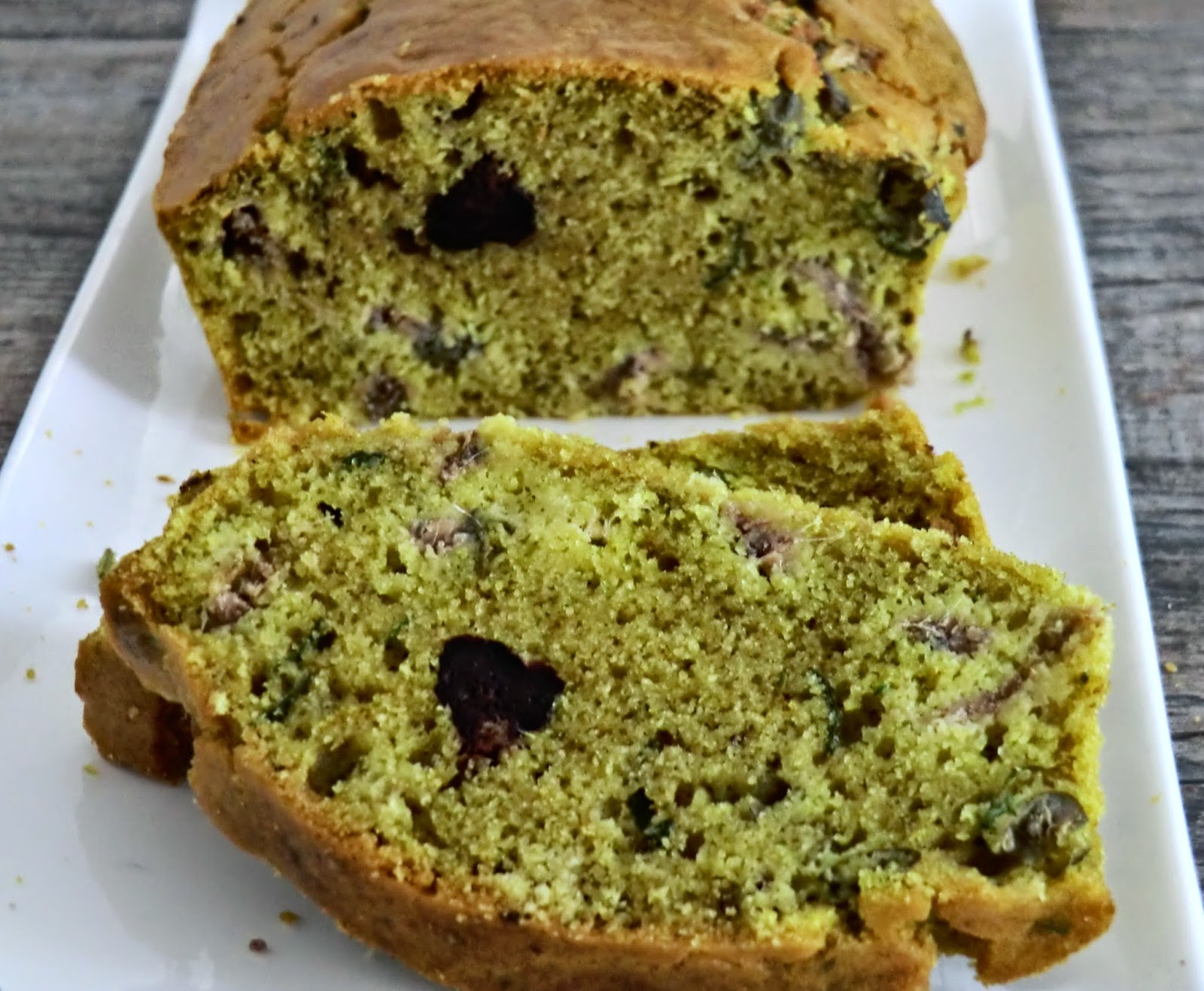 Cake salé aux anchois, olives, câpres et au curcuma sans gluten ni