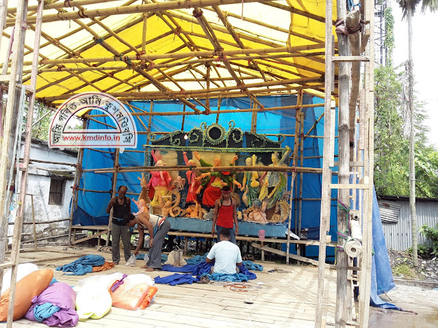 শেষ বেলার কুশমণ্ডি সার্বজনীন দুর্গা পূজা প্রস্তুতি চলছে 