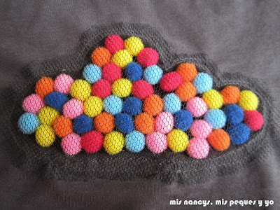 mis nancys, mis peques y yo, tutorial aplique camiseta con pompones, cerrar pespuntes