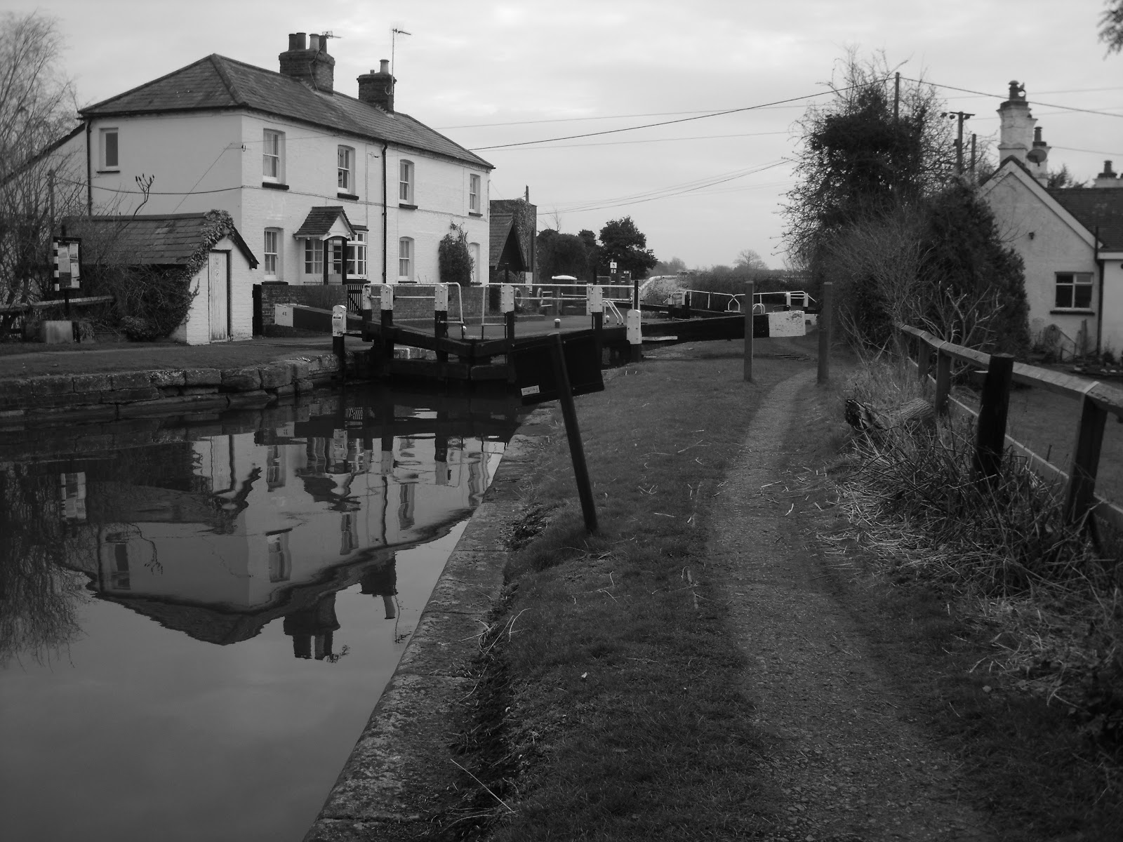 Boatlife Cruising Aboard NB Valerie Cow Roast and Dudswell locks