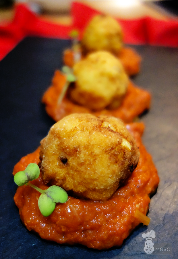 albóndigas de merluza con salsa de tomate casera