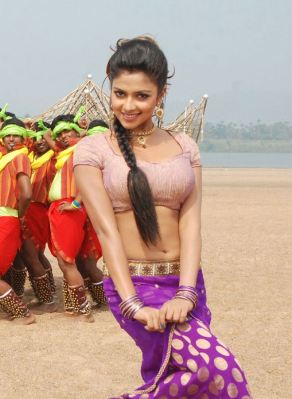 Amala Paul In Vettai Tamil Movie Hot Photos Latest Stills wallpapers