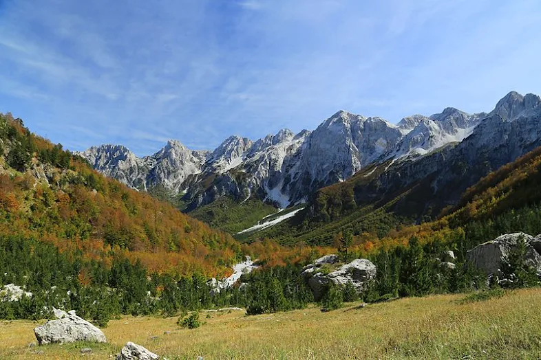 Alpen Albania merupakan perpanjangan dari Dinaric Alps.
