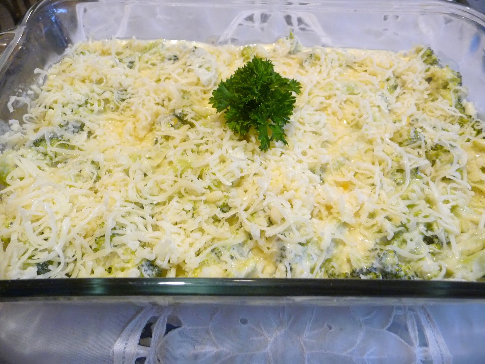 CREAMY BROCCOLI SWISS CHEESE BAKE