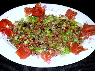 Ensalada de habas con cecina