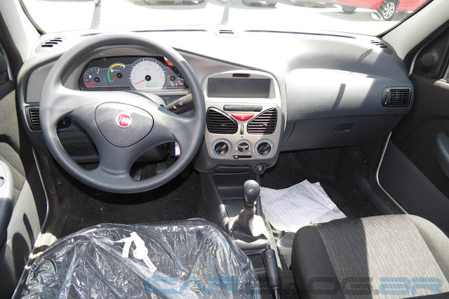 Fiat-Palio-Economy-2013-interior+(4).JPG