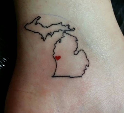 Esta pequena tatuagem no tornozelo
