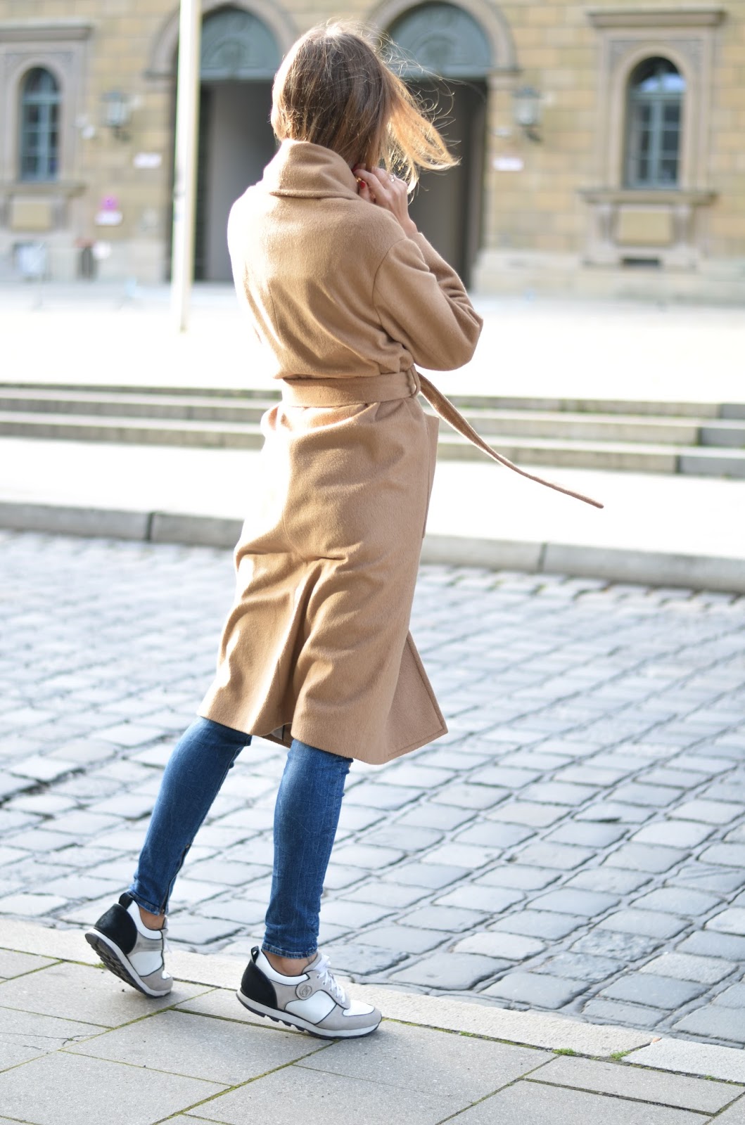kristjaana mere mango camel coat fall outfit with skinny jeans white sneakers