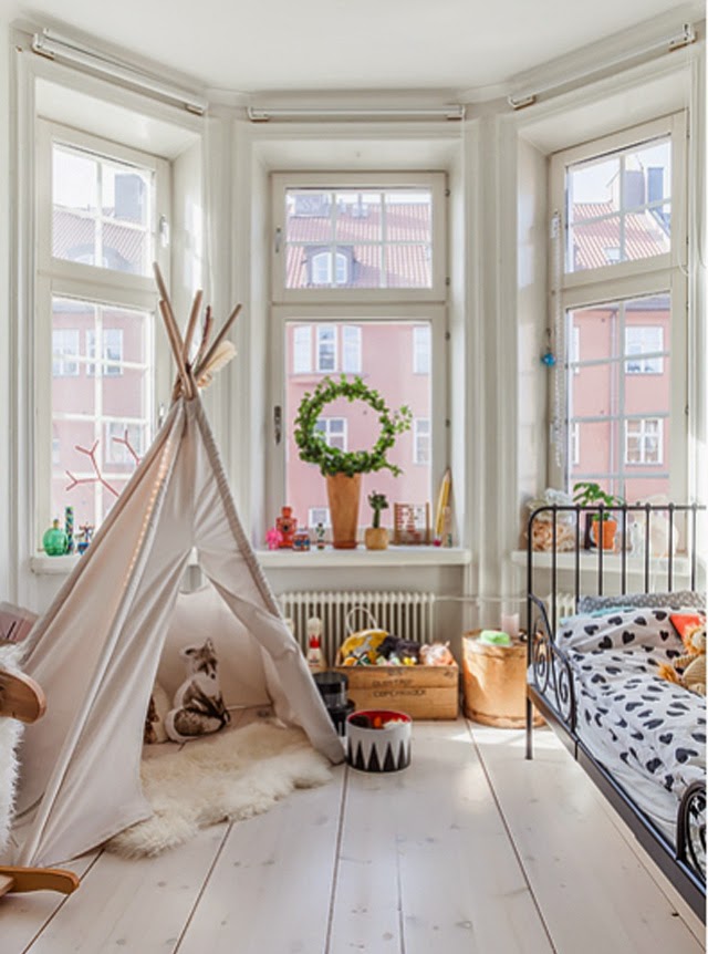 habitacion-infantil-tipi-ventanal-madera-cama-forja