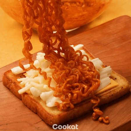 불닭볶음면 치즈 토스트