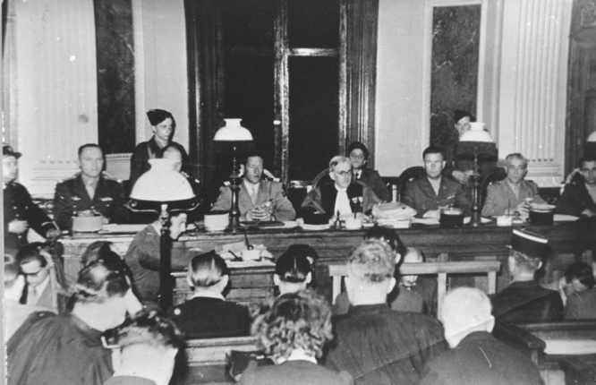alle d'audience du tribunal militaire de Lille où seront jugés neuf anciens Waffen-SS en août 1949