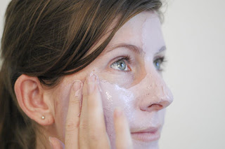  cara memutihkan kulit wajah dan perawatan wajah 10 Cara Efektif Memutihkan Kulit Wajah dan Perawatannya