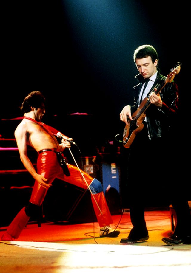 Amazing Photos of Queen Live at the Hammersmith Odeon in London on