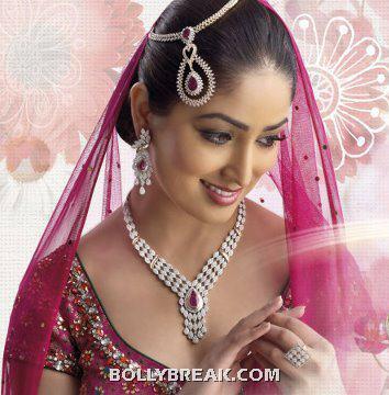 Yami Gautam Bridal - Yami Gautam Bridal Dress Pics