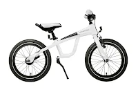 Mercedes-Benz Bikes 2013: Mercedes-Benz Kids’ Bike. Blue metallic, white or pink. Dual functionality: remove the drive mechanism to transform the Kids’ Bike into a balance bike. Age 3+.