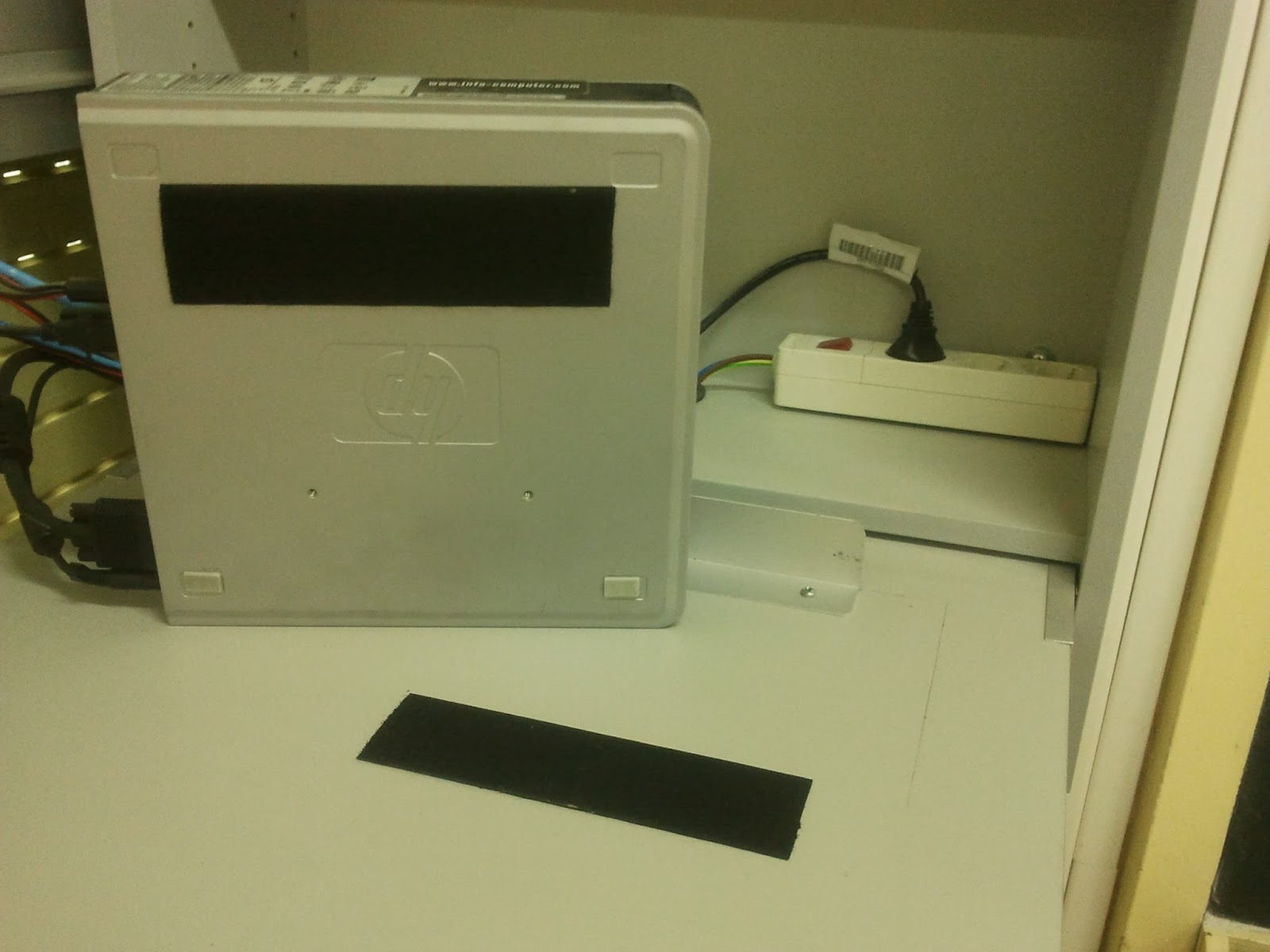 Ofimobles : Armario de seguridad para el ordenador portátil y