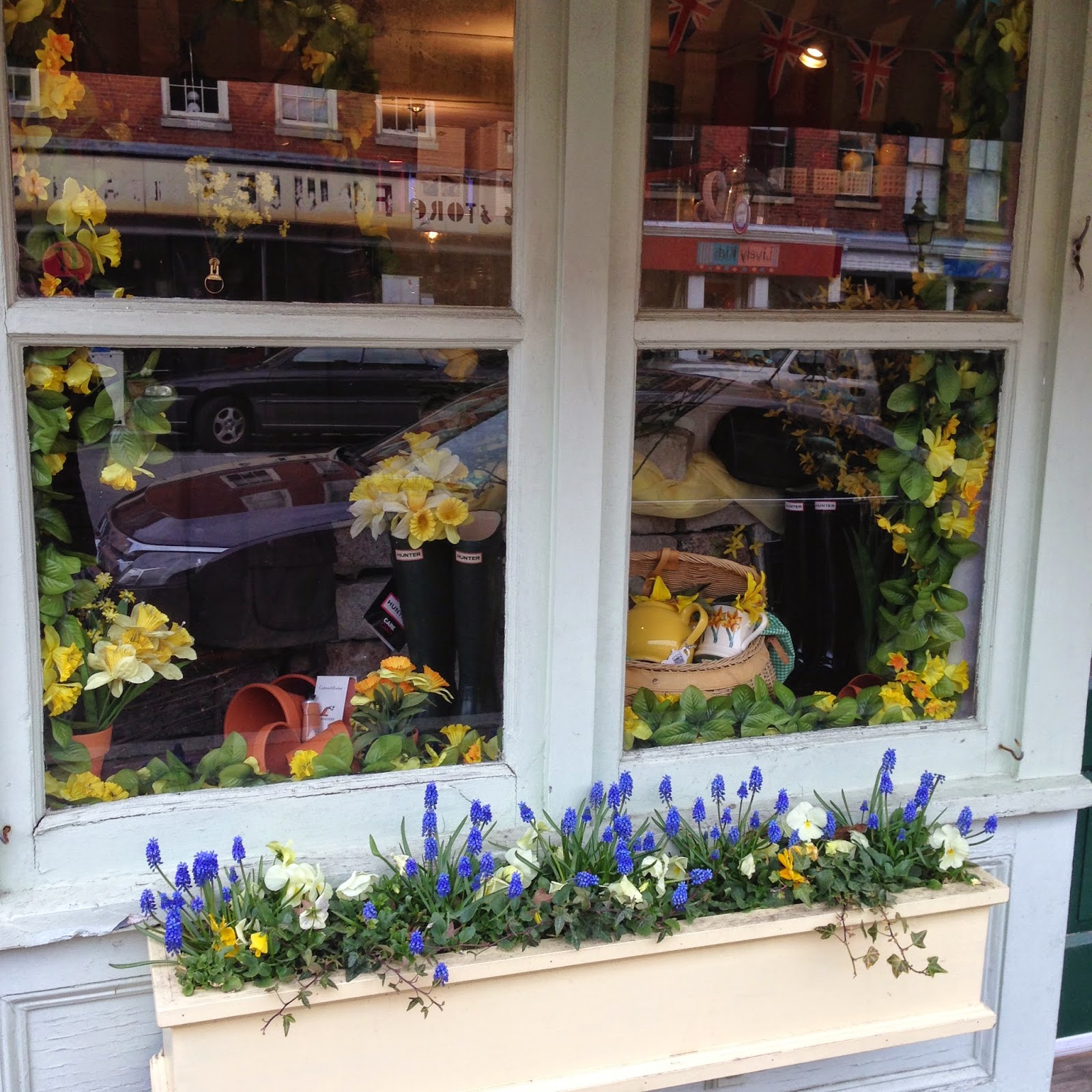 DesignsandEvents Window Boxes of Newburyport