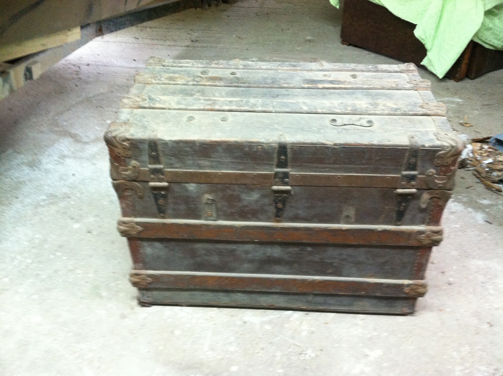 Uva Uvam Vivendo Varia Fit repurposed steamer trunk