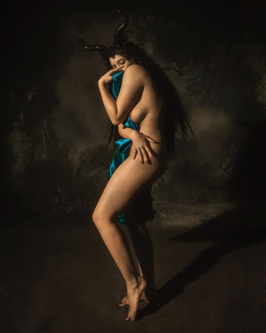 A. J. Hamilton thetogfather instagram arte fotografia mulheres modelos sensuais renascentismo pinturas peitos provocante nuas