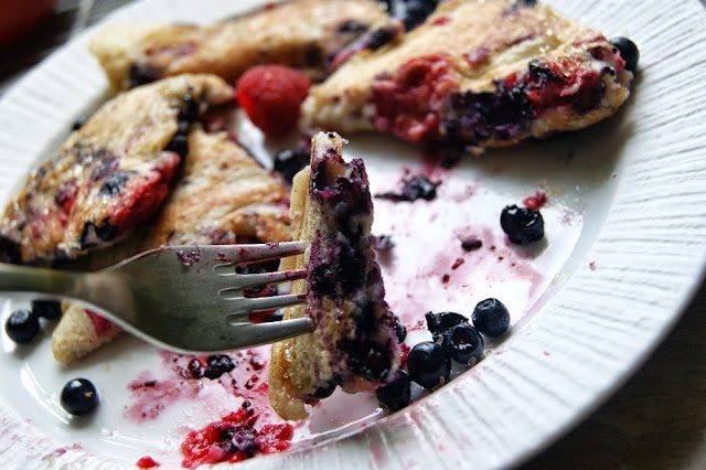 Omlet Kaiserschmarren z jagodami i malinami